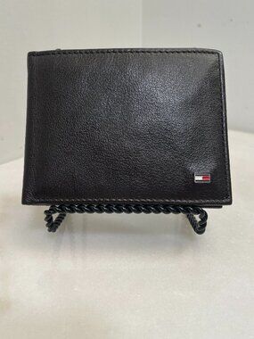 Tommy Hilfiger Men's Classic Logo Bifold Dark Brown Goat Leather Wallet
